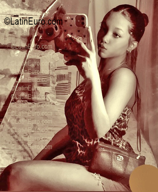 Date this young Dominican Republic girl OCAIRA from Sanchez Ramirez DO57005