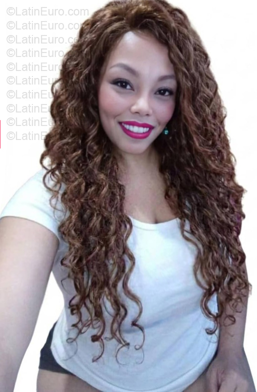 Date this sensual Venezuela girl Steycy from Caracas VE5746