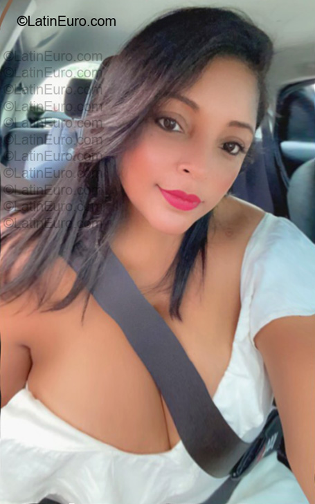 Date this hard body Dominican Republic girl Yinet from Santo Domingo DO57099