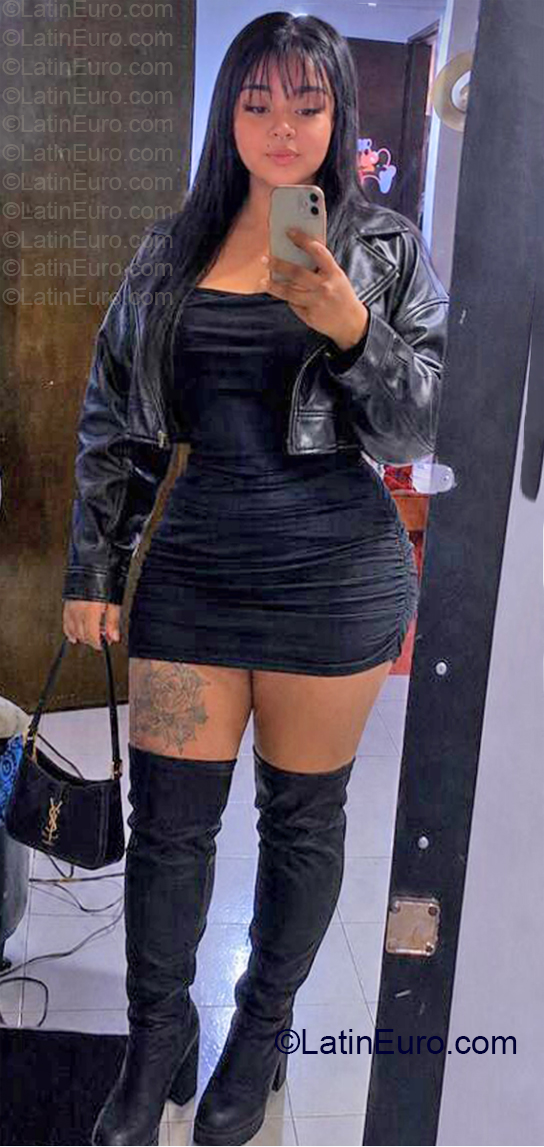 Date this hard body Colombia girl Alejanra from Bogota CO33890