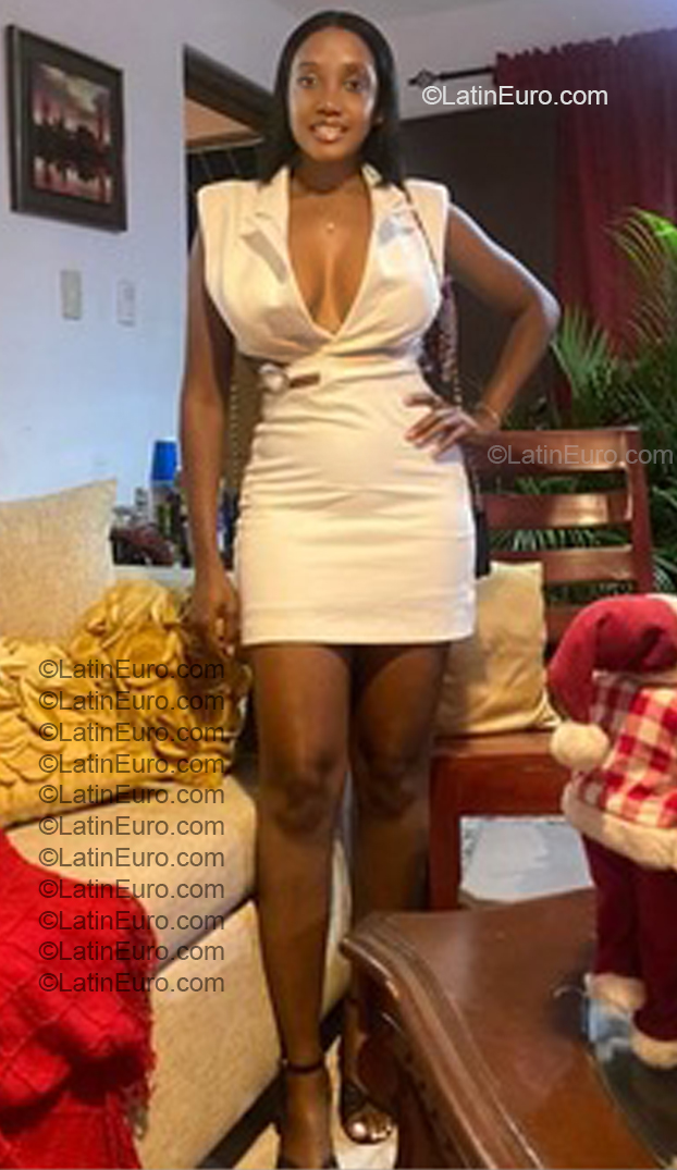 Date this foxy Dominican Republic girl Wilcy from Santo Domingo DO57166