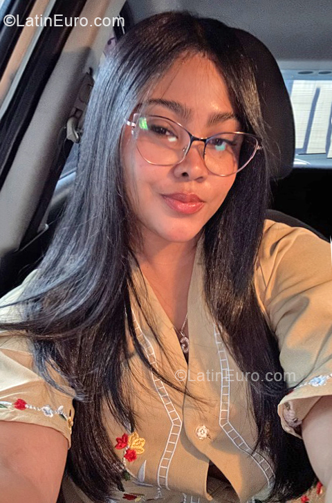 Date this tall Dominican Republic girl Genesis from Santo Domingo DO57289