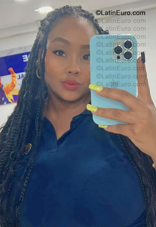 Date this good-looking Venezuela girl Nazareth from Caracas VE5762