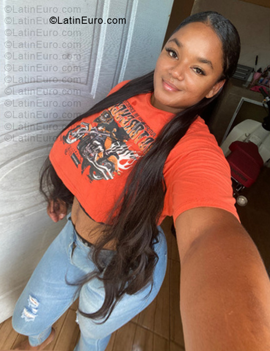 Date this hot Dominican Republic girl Alondra from Santo Domingo DO57320