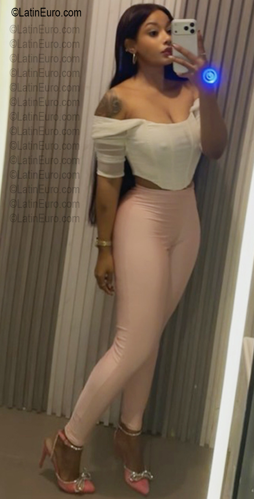 Date this voluptuous Dominican Republic girl Yelin from Santo Domingo DO57357